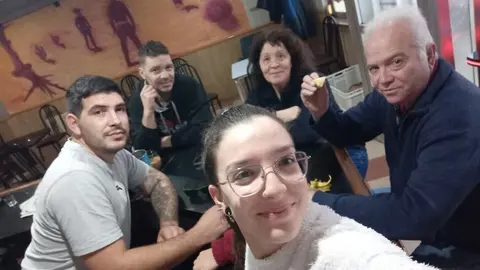 familia Santos del Bar La Tertu en Olmillos de Valvede