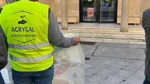 agricultores muestran su apoyo en el juzgado de Benavente _2