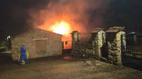 incendio garaje en Pino del Oro (2)