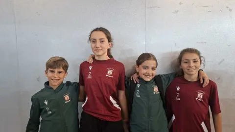 Atletas sub 14 y sub 12 del vino toro caja rural que se desplazaron a salamanca