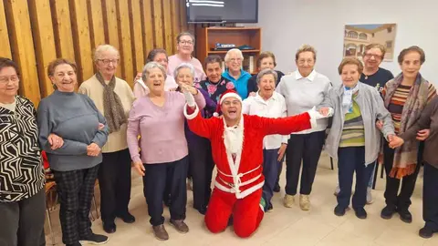 Mujeres de Tagarabuena reciben la visita de Papá Nöel