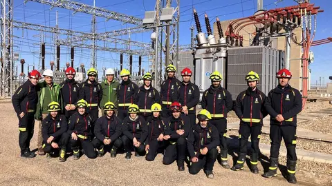 2025-12.- Efectivos del Cuerpo de Bomberos en la subestación Villamayor
