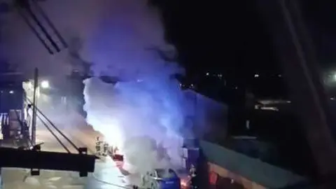 Veh&iacute;cul en llamas en Morales del Vino