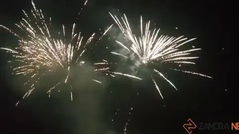Imagen de archivo de fuegos artificiales