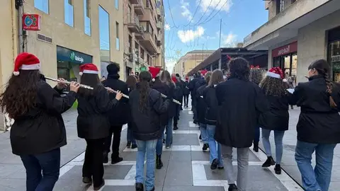 pasacalles protagonizado por la Banda de M&uacute;sica Maestro Nacor Blanco_11