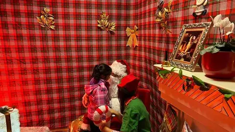 Papa Noel visita Coreses