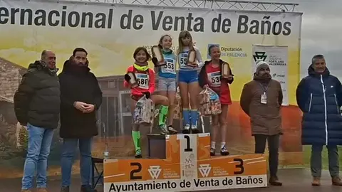 Elisa Urtasun en el podio Sub 12