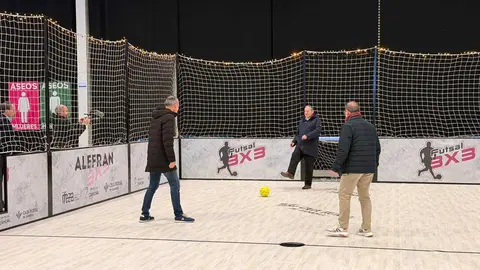 Jugando al f&uacute;tbol