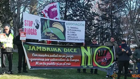 cacerolada contra las plantas de biog&aacute;s en Zamora _4