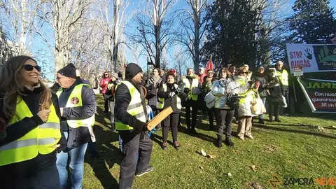 cacerolada contra las plantas de biog&aacute;s en Zamora _7