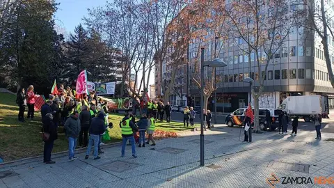 cacerolada contra las plantas de biog&aacute;s en Zamora _10