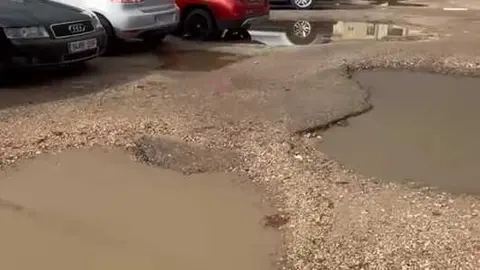 Zona donde aparcan las coches en la Barriada de Asturias