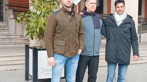 Bomberos de Zamora frente al Ayuntamiento