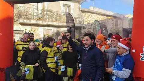 Juan del Canto da la salida a la carrera