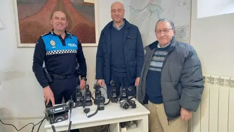Presentaci&oacute;n de las nuevas emisoras para la Polic&iacute;a de Toro