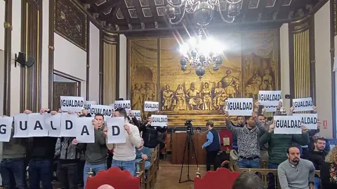 Bomberos en la Pleno del Ayuntamiento