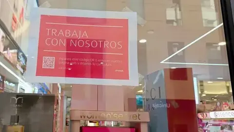 Anuncio para contratar personal en un comercio de Zamora. Imagen de Archivo