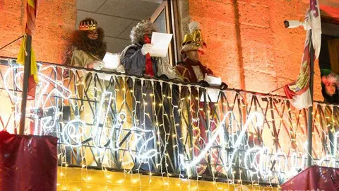 Los Reyes Magos en el balc&oacute;n del Ayuntamiento de Benavente