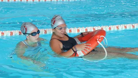 Curso de socorrista en instalaciones acu&aacute;ticas de la FECLESS