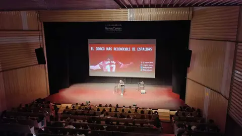 Vaquero ante el p&uacute;blico del Ramos Carri&oacute;n