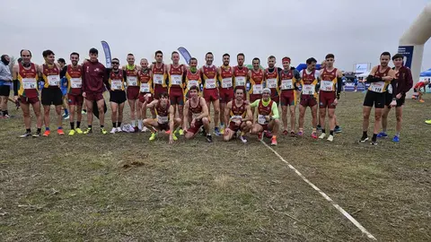 Corredores absolutos del Vino Toro Caja Rural en en el Campeonato de Campo a trav&eacute;s
