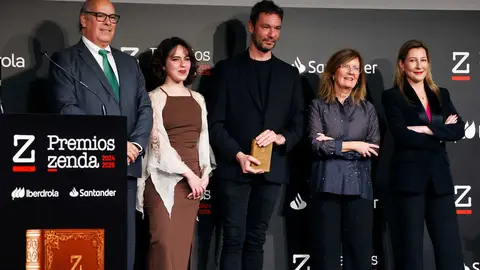 Mario Ruiz Tagle, CEO de Iberdrola Espa&ntilde;a, entrega el Premio Zenda Librer&iacute;a a Letras Corsarias