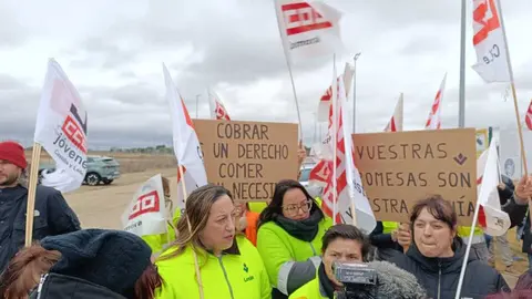 concentraci&oacute;n de empleados Tableros Los&aacute;n en Villabr&aacute;zaro  (1)