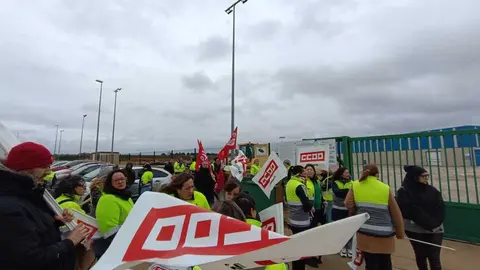 concentraci&oacute;n de empleados Tableros Los&aacute;n en Villabr&aacute;zaro  (5)