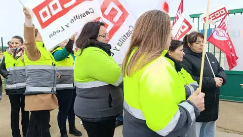 concentraci&oacute;n de empleados Tableros Los&aacute;n en Villabr&aacute;zaro  (6)