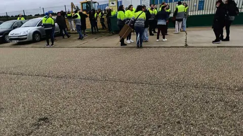 concentraci&oacute;n de empleados Tableros Los&aacute;n en Villabr&aacute;zaro  (9)