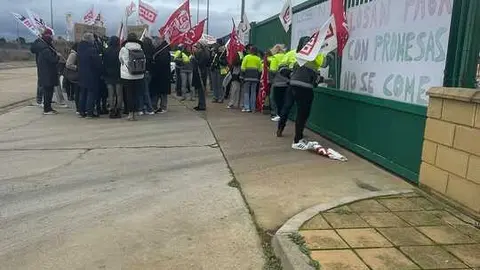 concentraci&oacute;n de empleados Tableros Los&aacute;n en Villabr&aacute;zaro  (14)