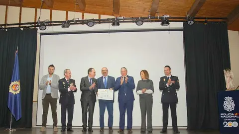 Homenaje en Alca&ntilde;ices