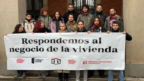 Miembros del nuevo sindicato en la Plaza Mayor. Fotos Marcos Vicente