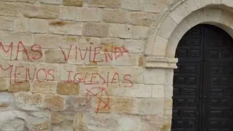 Nueva pintada Iglesia  Santiago el Burgo