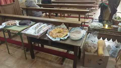 Los bancos de la Iglesia con los alimentos a subastar