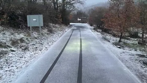 Quitanieves en una carretera de Sanabria
