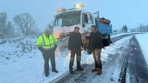 Trabajos para despejar la nieve de las carrereteras  Diputaci&oacute;n de Zamora