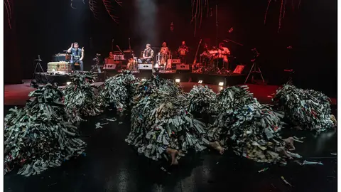 Las diez filandorras al comienzo de su actuaci&oacute;n en el LAVA de Valladolid. Fotograf&iacute;a Chuchi Guerra