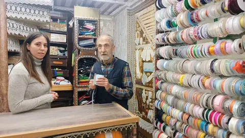 Isidoro y su hija en la Mercer&iacute;a