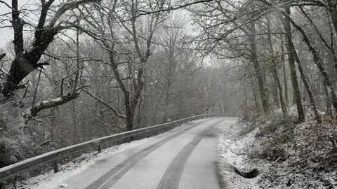 Carretera de Sanabria nevada
