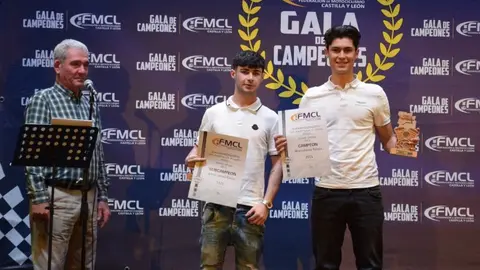 Adri&aacute;n Carrera