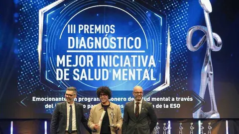 Miguel de Lucas posa con su premio en la gala.