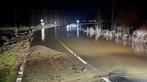 Balsa de agua en carretera1