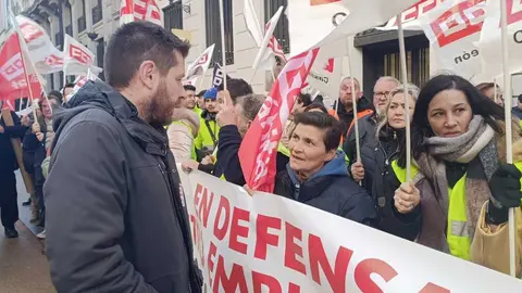 Trabajadores zamoranos en Tableros Los&aacute;n se concentran en Madrid