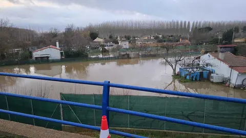  Polic&iacute;a Local de Benavente ha procedido a cortar el acceso al Camino de las Huertas (3)