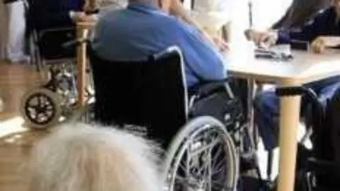 Personas mayores en una residencia. Foto Plataforma Social de Castilla y Le&oacute;n