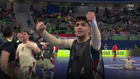 David Novoa celebra el triunfo de la Selecci&oacute;n Espa&ntilde;ola. Foto Interbenavente