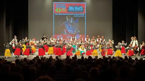 Do&ntilde;a Urraca, actuaci&oacute;n en el teatro Ramos Carri&oacute;n_2