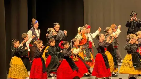 Do&ntilde;a Urraca, actuaci&oacute;n en el teatro Ramos Carri&oacute;n_3