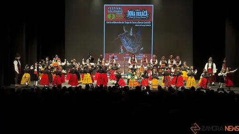 Do&ntilde;a Urraca, actuaci&oacute;n en el teatro Ramos Carri&oacute;n_6